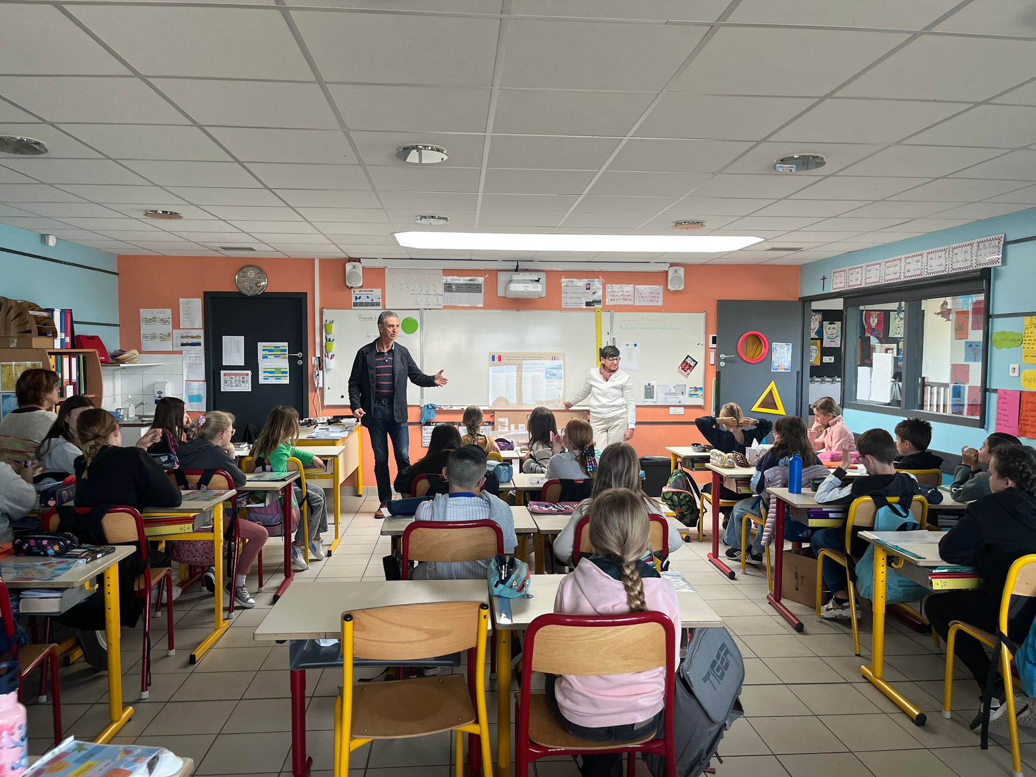 Visite en classe des CM – Mémoire et Histoire locale